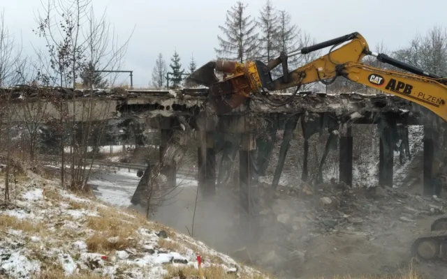 Demolice mostu v Chotíkově, foto: Markéta Čekanová