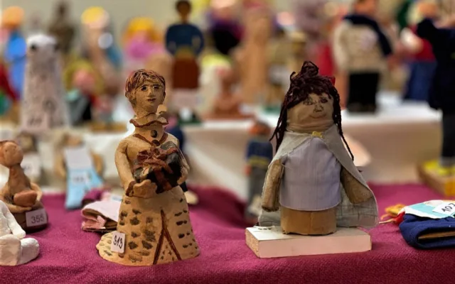 Unikátní Velký plzeňský betlém se rok od roku rozrůstá o další figurky reálných postav, už jich je přes 800