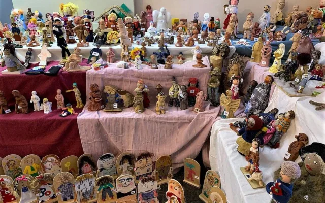 Unikátní Velký plzeňský betlém se rok od roku rozrůstá o další figurky reálných postav, už jich je přes 800