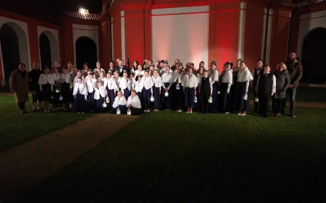 Videklip k nové vánoční písni natáčela Bára Basiková v barokním skvostu na severním Plzeňsku společně s Andílky