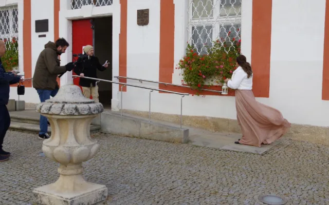 Videklip k nové vánoční písni natáčela Bára Basiková v barokním skvostu na severním Plzeňsku společně s Andílky