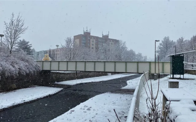 Mostovka je v havarijním stavu, přes frekventovanou lávku v Rokycanech už lidé nepřejdou
