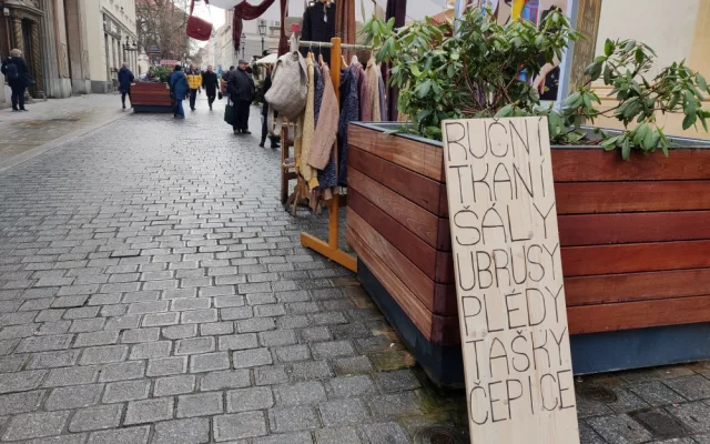Částečně nám to zachrání živobytí, radují se trhovci, kteří směli otevřít své stánky U Branky