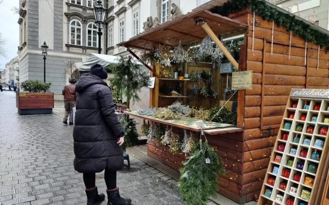 Částečně nám to zachrání živobytí, radují se trhovci, kteří směli otevřít své stánky U Branky