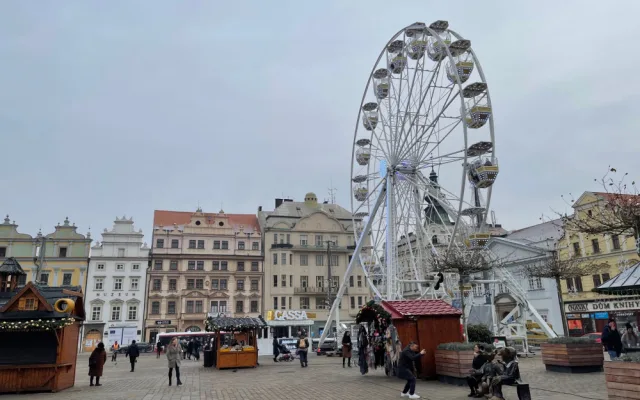 Většina stánků už zmizela z plzeňského náměstí Republiky