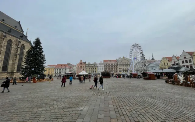 Většina stánků už zmizela z plzeňského náměstí Republiky