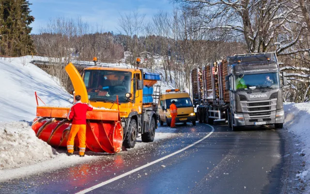 Krajští silničáři zajišťují v Plzeňském kraji zimní údržbu na 5032 kilometrech silnic se 123 sypači