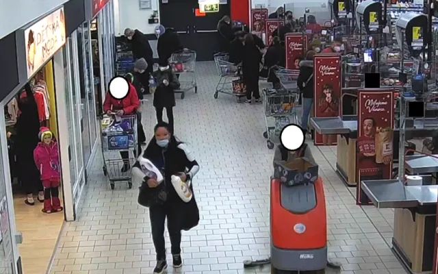 Policie pátrá po totožnosti ženy na snímku z bezpečnostní kamery v souvislosti s objasňováním trestné činnosti
