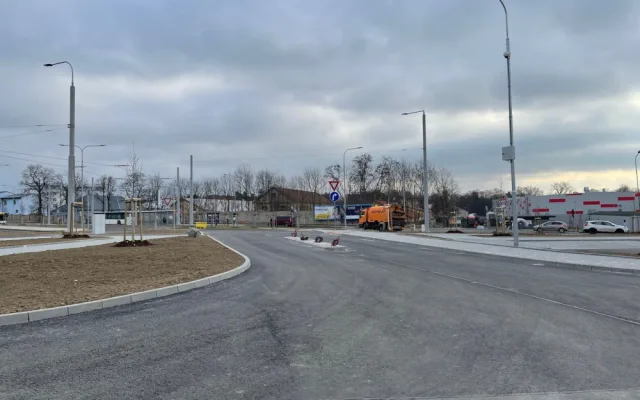 Nové parkoviště P+R pro 318 vozů už funguje v Plzni u terminálu Bory, až do března bude zdarma
