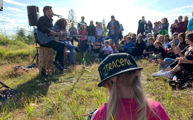 Za úklid Šumavy si lidé mohou užít speciální koncert Marka Ztraceného.