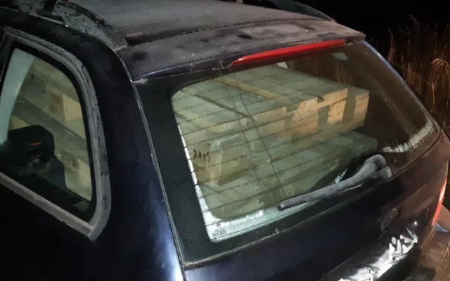 Zdrogovaná řidička ujížděla autem před policisty, z vleku jí vypadávaly na silnici ukradené europalety