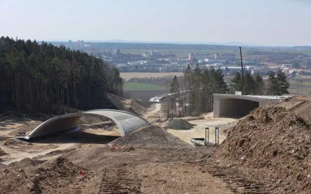 Náročné budování Západního okruhu Plzně za 2,2 miliardy běží podle plánu, stavba nenabírá zpoždění