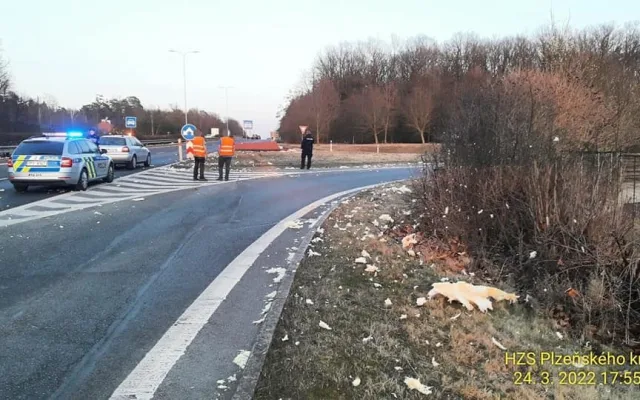 Mobilheimu ulétla za jízdy střecha, trosky se rozletěly do vzdálenosti půl kilometru