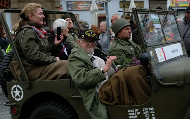 Ve věku nedožitých 97 let zemřel americký veterán James Duncan, osvoboditel Domažlic a Plzně
