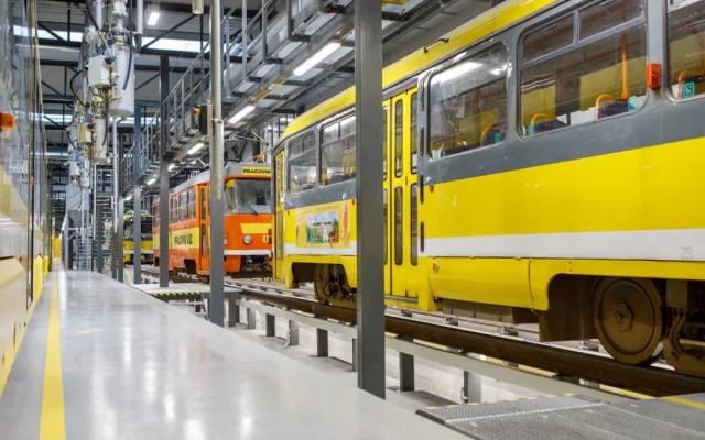 Plzeňské tramvaje už využívají největší objekt modernizované vozovny za 1,7 miliardy korun