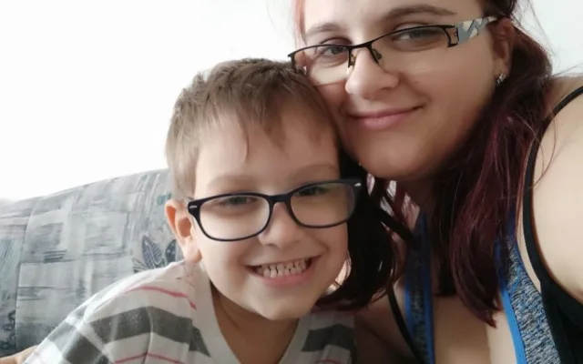 Sedmiletý Martínek dosud nemluví a je na plenách. Rodiče se přesto nevzdávají a chtějí podstoupit léčbu