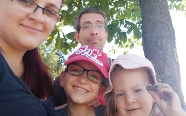 Sedmiletý Martínek dosud nemluví a je na plenách. Rodiče se přesto nevzdávají a chtějí podstoupit léčbu