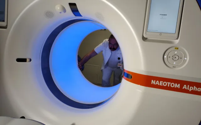 Nové CT snižuje dávku záření a zobrazuje detaily o šířce lidského vlasu, zařízení jako první na světě otestovali v Plzni