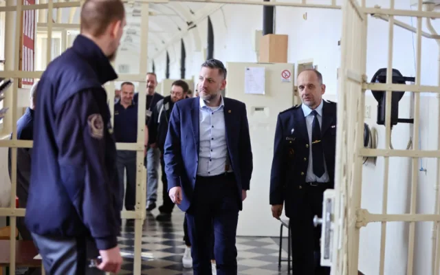 Hejtman Rudolf Špoták v rámci spolupráce s Věznicí Plzeň navštívil její prostory a setkal se se zástupci vedení zařízení