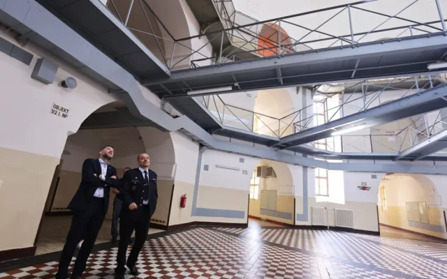 Hejtman Rudolf Špoták v rámci spolupráce s Věznicí Plzeň navštívil její prostory a setkal se se zástupci vedení zařízení