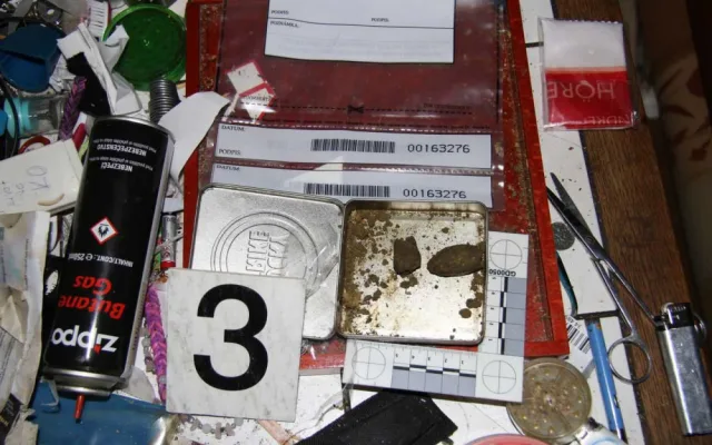 VIDEO: Policie při razii na pěstírnu konopí objevila i několik amatérsky upravených zbraní