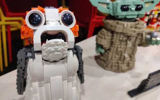 Ať tě provází síla! Plzeň slavila Den Star Wars, přiletěla také flotila vesmírných lodí z kostiček