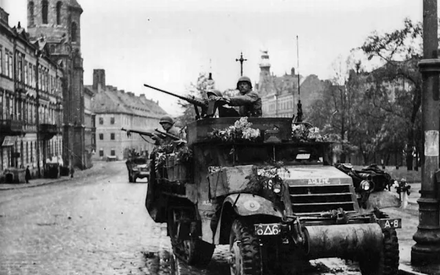 Do Plzně obsazené Němci přijeli Američané ráno 6. května 1945 v 8.15. V ulicích pak vypukly boje