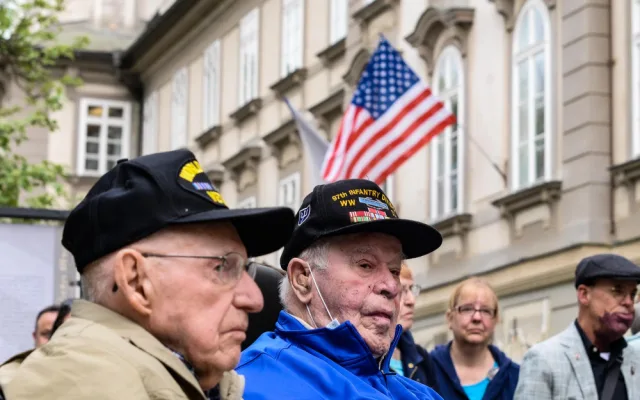 Česko je mým druhým domovem, řekl veterán George Thomson při zahájení výstavy Thank you, boys