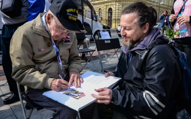 Veteráni vzpomínají na květnové dny roku 1945. Nikdy na vás nezapomene, vzkazují