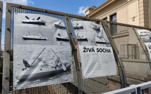 Most rebela Magora Jirouse obsadila výstava věnována Zemanovi a jeho příspěvkům na poli umění