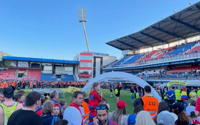 Dobojováno, FC Viktoria Plzeň je ligovým mistrem a ve městě se začíná bouřlivě slavit