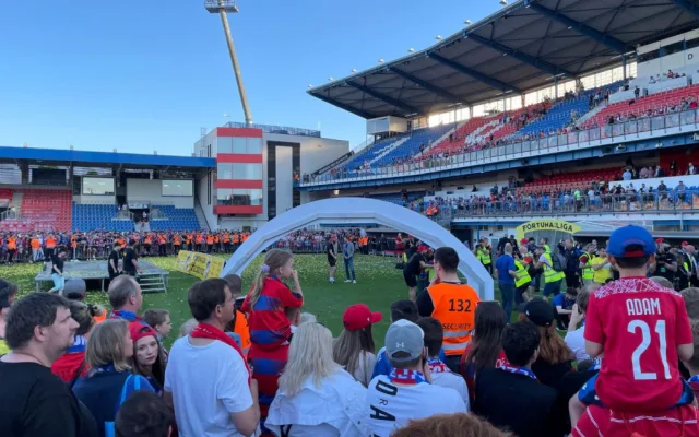 Dobojováno, FC Viktoria Plzeň je ligovým mistrem a ve městě se začíná bouřlivě slavit