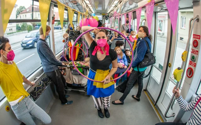 Plzeňané se mohli svézt cirkusovou tramvají, foto pořadatele
