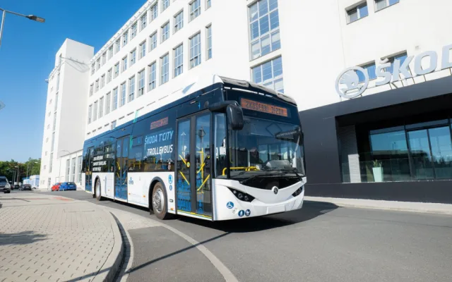 Do plzeňských ulic vyjel zcela nový typ škodováckého trolejbusu a zahájil testování v ostrém provozu