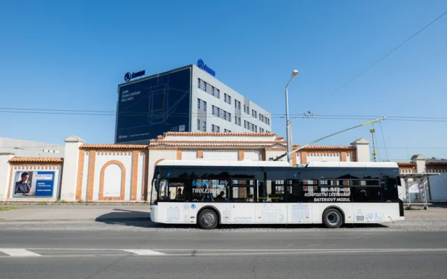 Do plzeňských ulic vyjel zcela nový typ škodováckého trolejbusu a zahájil testování v ostrém provozu