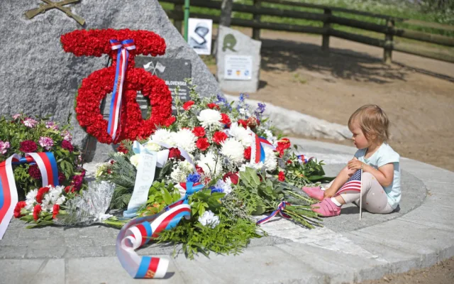Nový památník připomíná vojáky americké 90. pěší divize