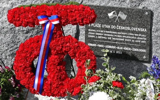 Nový památník připomíná vojáky americké 90. pěší divize