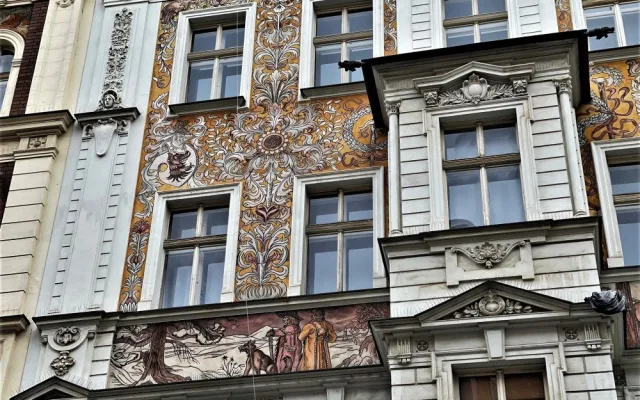 Tato galerie nikdy nezavírá. Malby slavného malíře Mikoláše Alše zdobí v Plzni téměř dvacet měšťanských domů