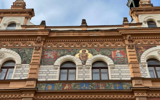 Tato galerie nikdy nezavírá. Malby slavného malíře Mikoláše Alše zdobí v Plzni téměř dvacet měšťanských domů