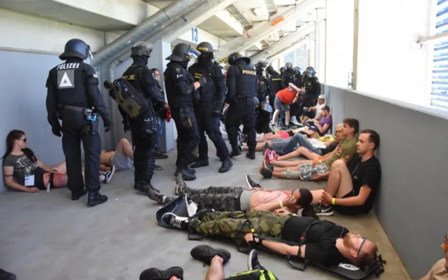 Fotbalový stadion se v rámci cvičení promění v bojiště, stovky policistů i vojáků budou zasahovat proti střelcům