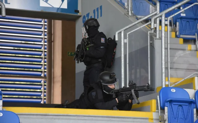 Fotbalový stadion se v rámci cvičení promění v bojiště, stovky policistů i vojáků budou zasahovat proti střelcům