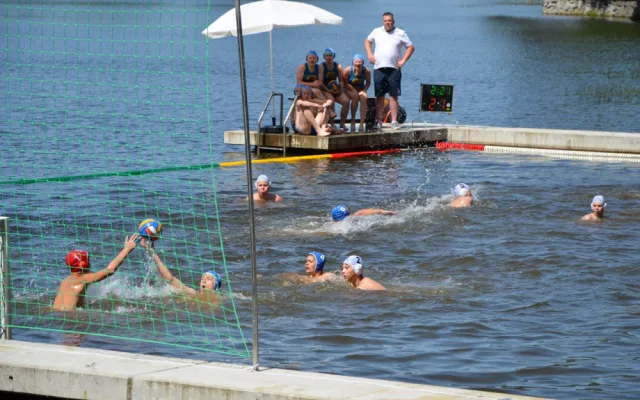 Jedinečné venkovní hřiště na Senečáku už slouží svému účelu, hostilo první mezinárodní turnaj ve vodním pólu
