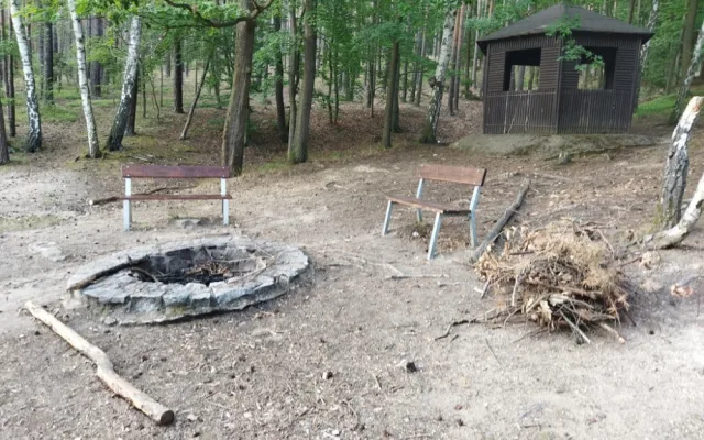 Situace kolem Boleveckých rybníků začíná být neúnosná, skupiny vandalů tam ničí co jim přijde pod ruku