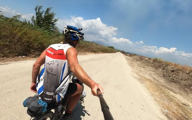 Extrémní biker Martin Vít stráví na závodech celé dny, s sebou má jen kolo, spacák a trochu zásob