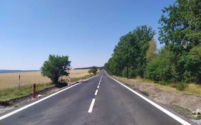 Bez výrazných omezení je už průjezdný opravený úsek silnice I/27 mezi městy Kralovice a Plasy