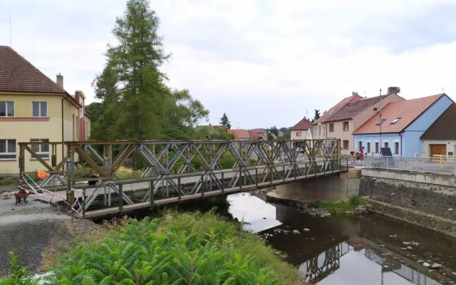 V příštích dnech začne demolice tohoto provizorního mostu most