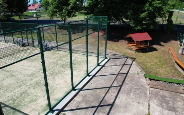 Padel si na západě Čech zahrajete jedině v Klatovech, kde vyrostl nový unikátní kurt
