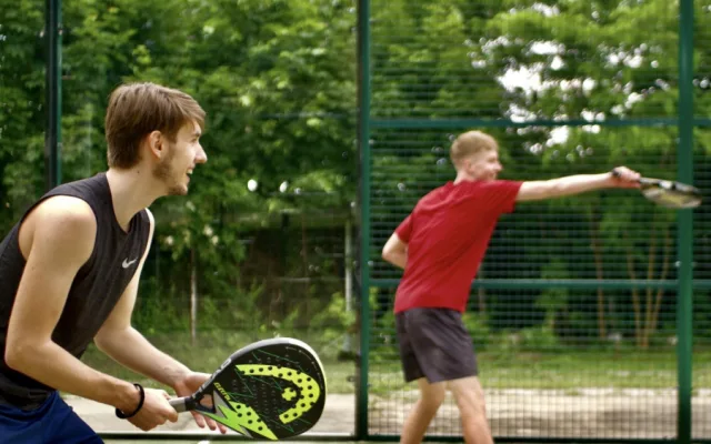 Padel si na západě Čech zahrajete jedině v Klatovech, kde vyrostl nový unikátní kurt