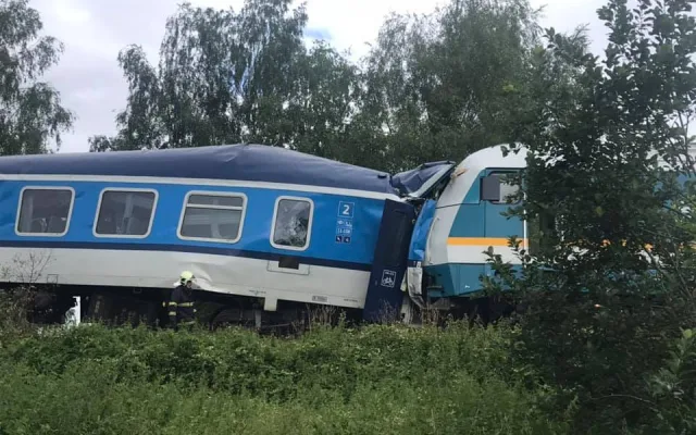 Srážka dvou vlaků u Milavče si vyžádala tři mrtvé a desítky zraněných, od tragédie uplynul jeden rok