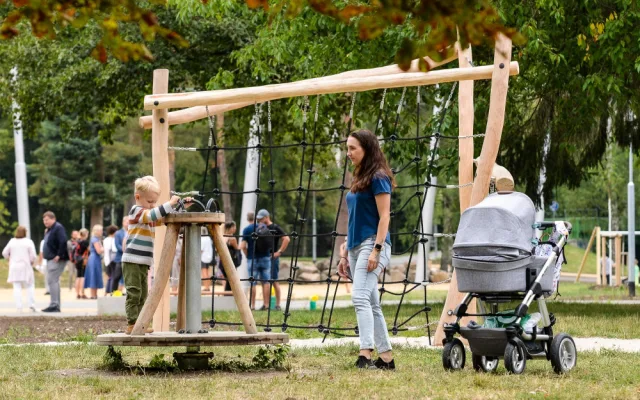 Park za OC Plaza prošel rozsáhlou proměnou za 46 milionů, nabízí sport, relax i kulturu